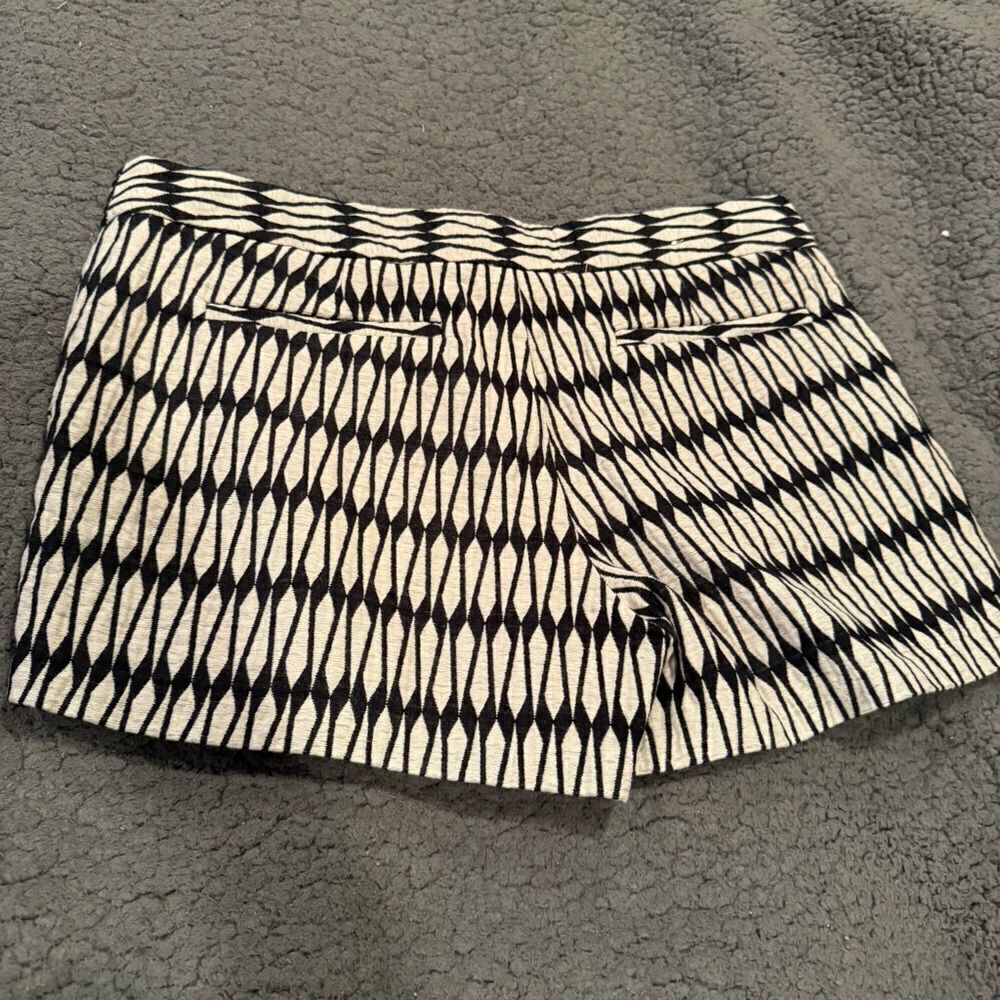 Joe Fresh Shorts Woman’s Size 8 Patterned Black C… - image 5